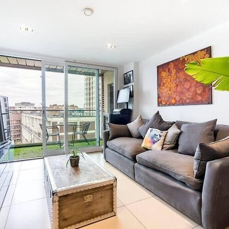 1 Bedroom Penthouse Flat In East Londra Exterior foto