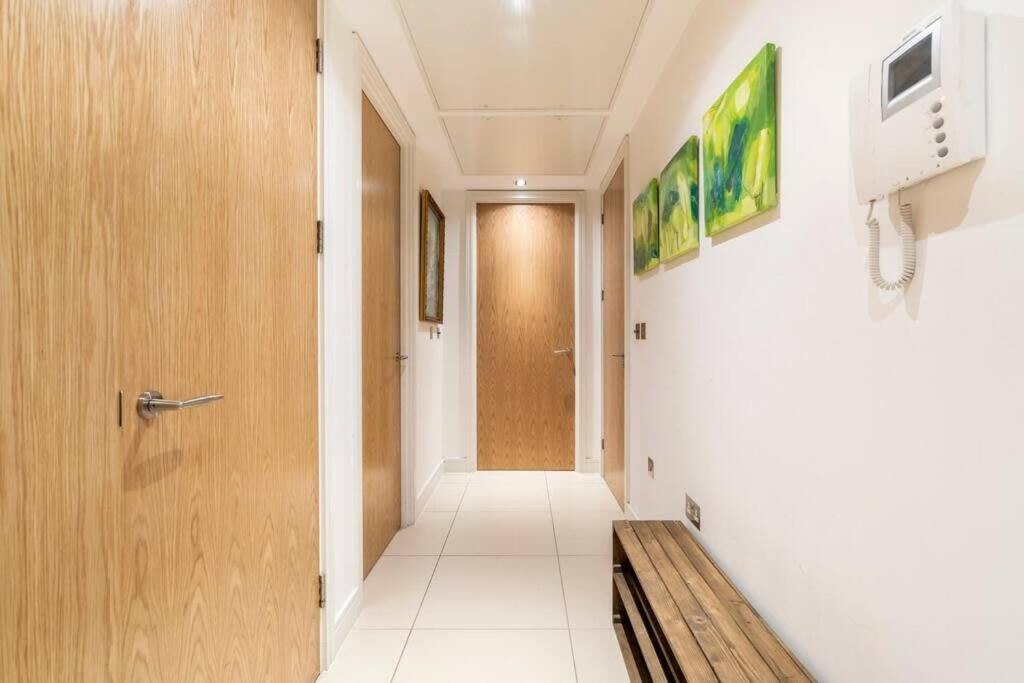 1 Bedroom Penthouse Flat In East Londra Exterior foto