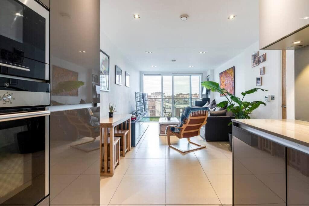 1 Bedroom Penthouse Flat In East Londra Exterior foto