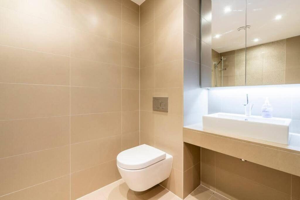 1 Bedroom Penthouse Flat In East Londra Exterior foto