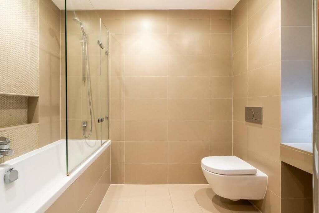 1 Bedroom Penthouse Flat In East Londra Exterior foto
