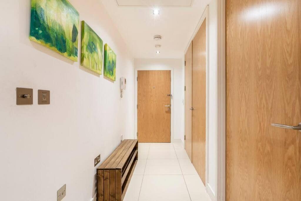 1 Bedroom Penthouse Flat In East Londra Exterior foto