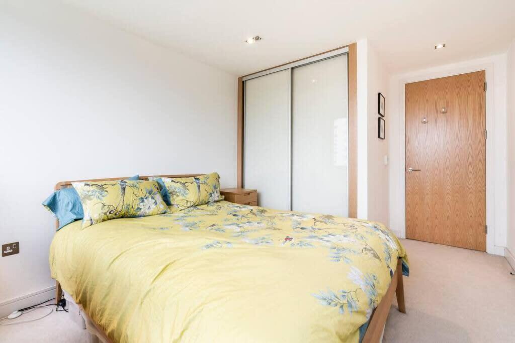 1 Bedroom Penthouse Flat In East Londra Exterior foto