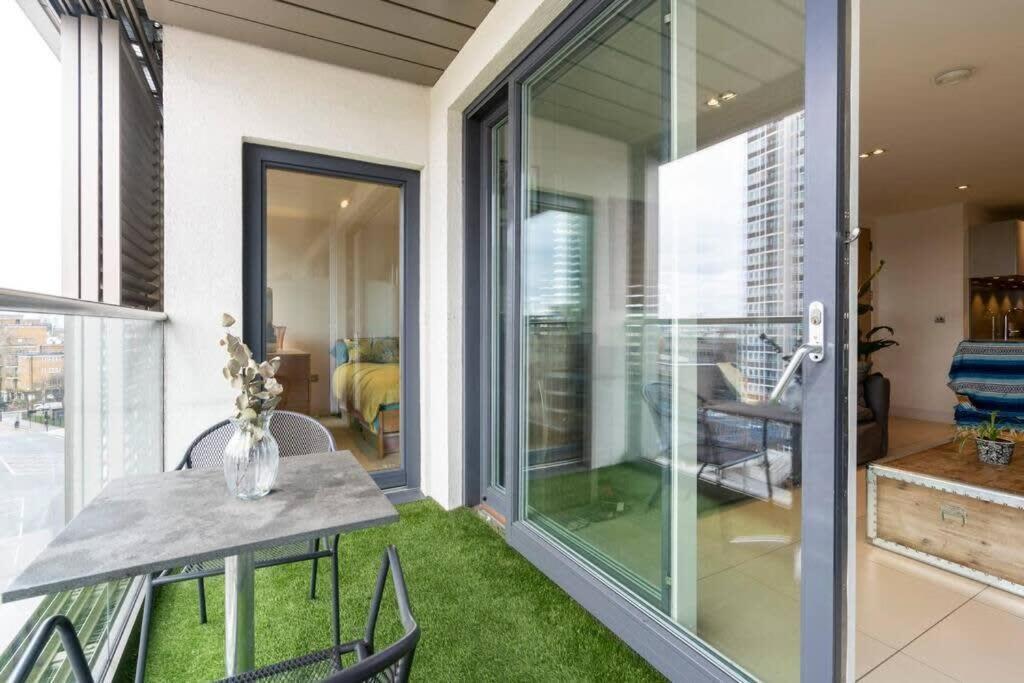 1 Bedroom Penthouse Flat In East Londra Exterior foto
