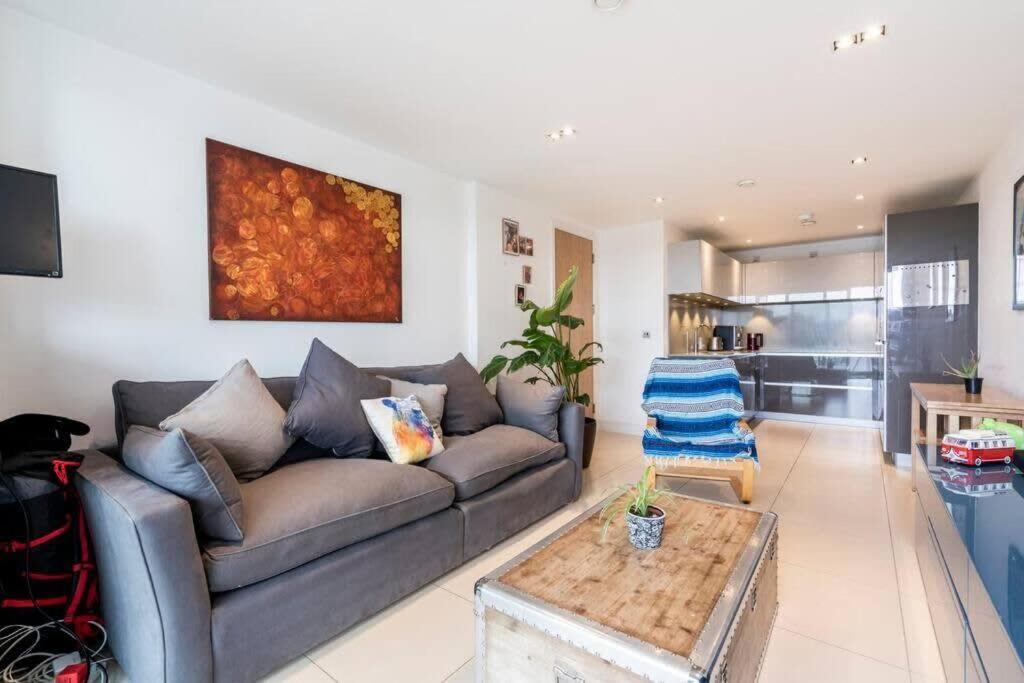1 Bedroom Penthouse Flat In East Londra Exterior foto