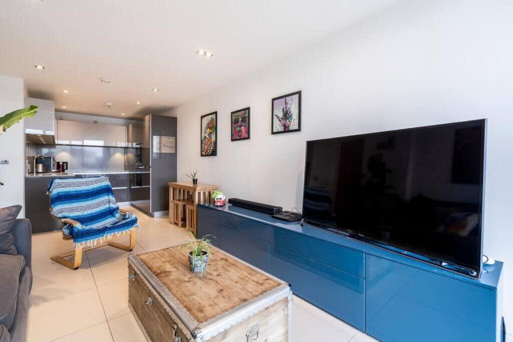 1 Bedroom Penthouse Flat In East Londra Exterior foto