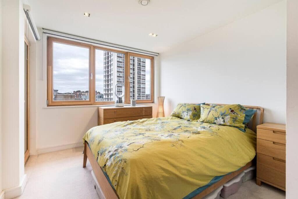 1 Bedroom Penthouse Flat In East Londra Exterior foto