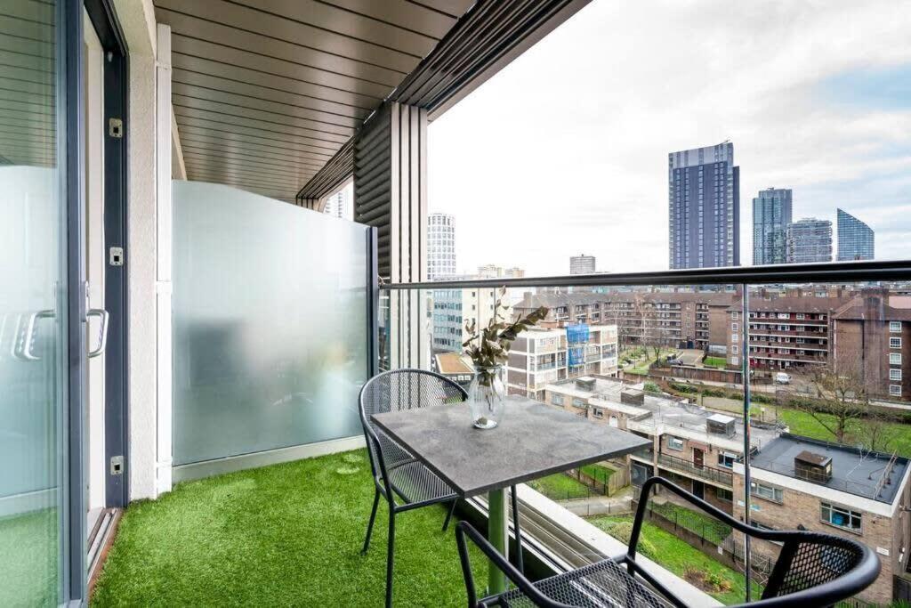 1 Bedroom Penthouse Flat In East Londra Exterior foto